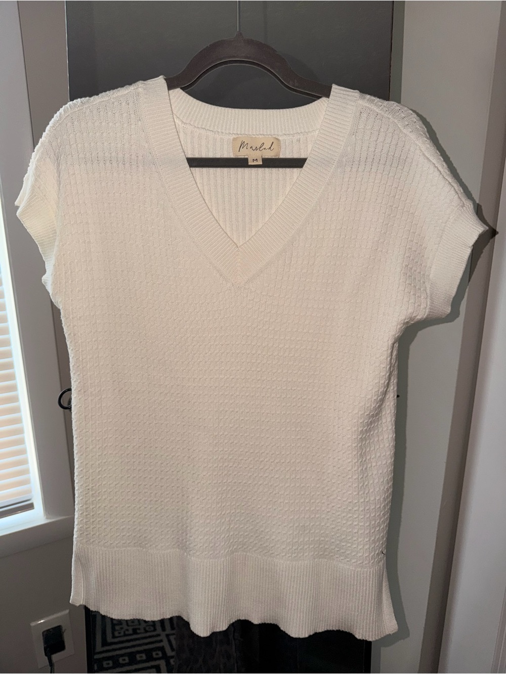 Marled Cream Knit V‑Neck Short Sleeve Tunic